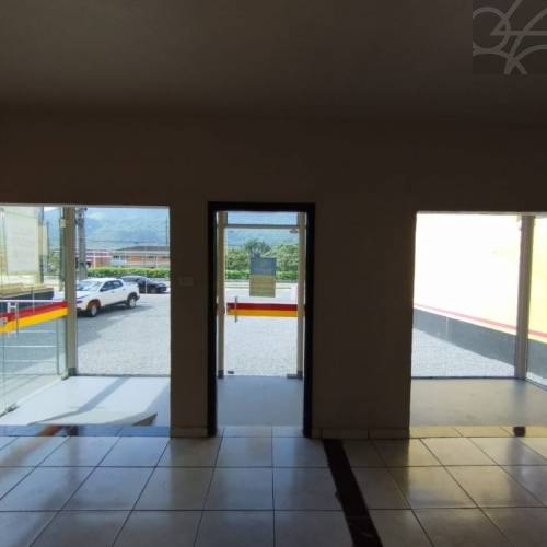 Casa Comercial no bairro Vila Lalau 