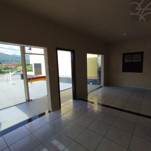 Casa Comercial no bairro Vila Lalau 