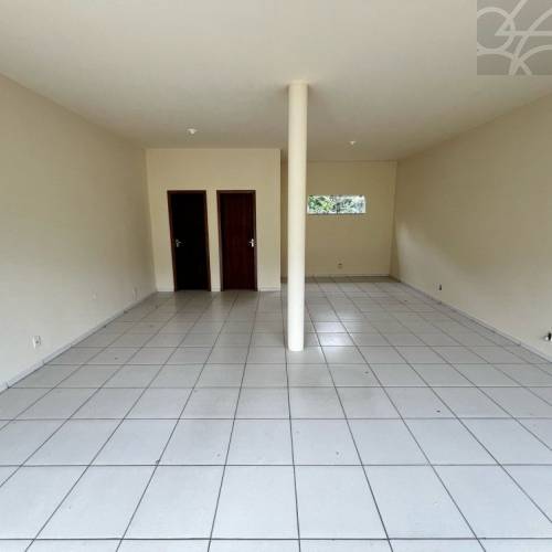 SALA COMERCIAL NO bairro RIO DA LUZ 