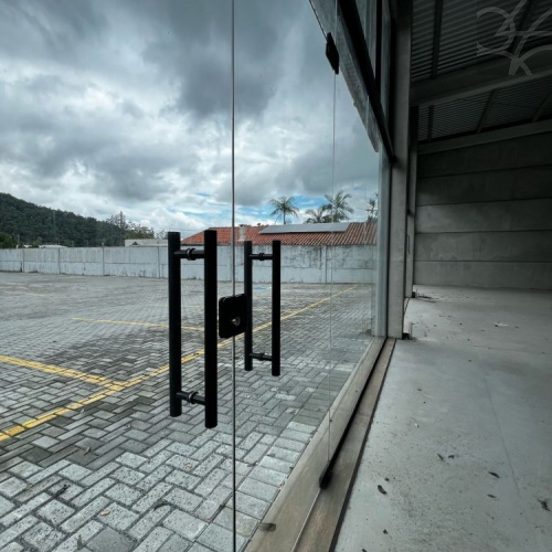 SALA COMERCIAL NO BAIRRO BARRA DO RIO CERRO