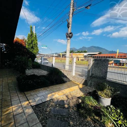 CASA COMERCIAL NO BAIRRO VILA BAEPENDI