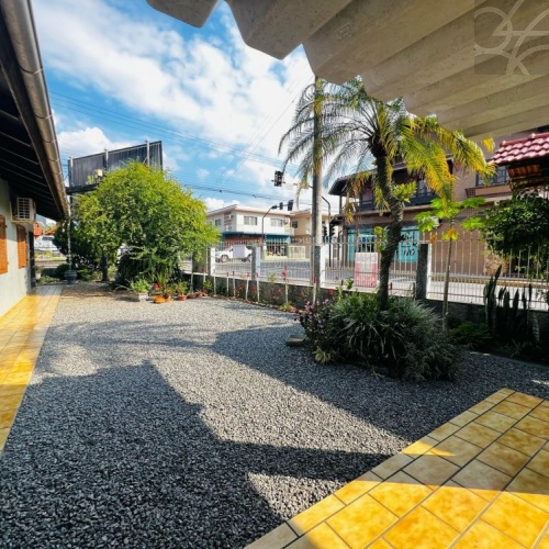 CASA COMERCIAL NO BAIRRO VILA BAEPENDI