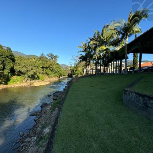 GALP�O NO BAIRRO JARAGUA ESQUERDO 