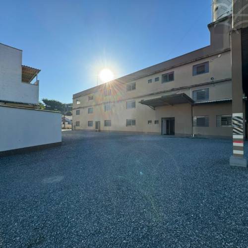 GALP�O NO BAIRRO JARAGUA ESQUERDO 