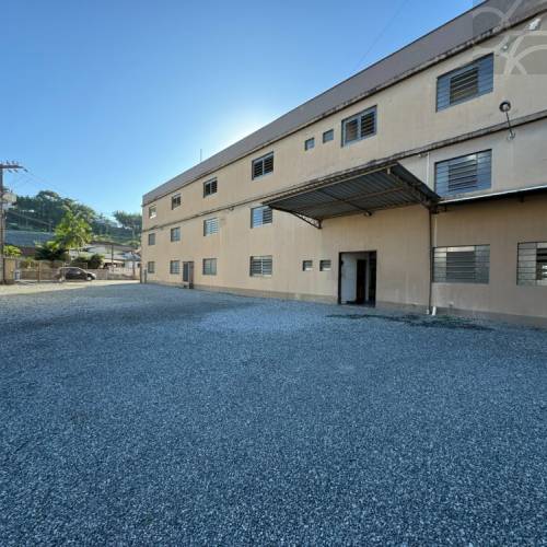 GALP�O NO BAIRRO JARAGUA ESQUERDO 