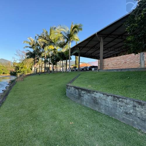 GALP�O NO BAIRRO JARAGUA ESQUERDO 