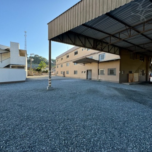 GALP�O NO BAIRRO JARAGUA ESQUERDO 