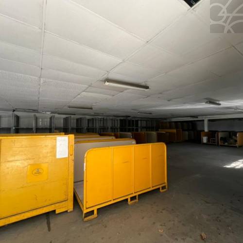 GALP�O INDUSTRIAL NO BAIRRO VILA LALAU 