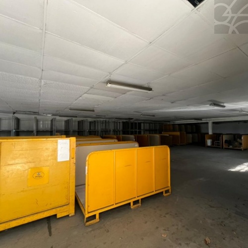 GALP�O INDUSTRIAL NO BAIRRO VILA LALAU 