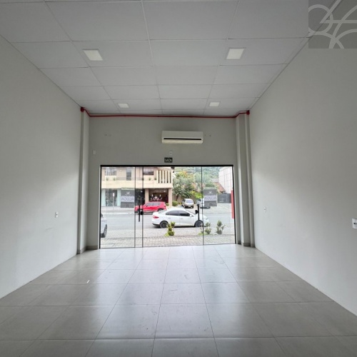 SALA COMERCIAL NO CENTRO DE GUARAMIRIM 
