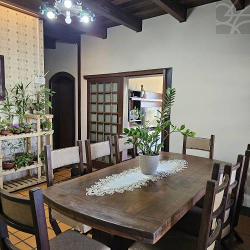 CASA NO BAIRRO SANTA LUZIA 