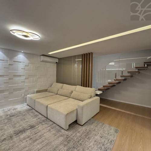 Cobertura Duplex no Bairro Barra do Rio Cerro