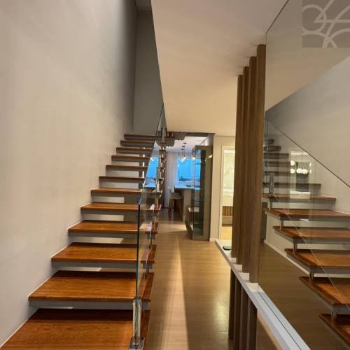 Cobertura Duplex no Bairro Barra do Rio Cerro