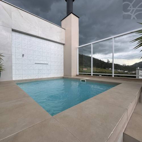 Cobertura Duplex no Bairro Barra do Rio Cerro