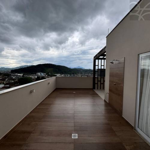 Cobertura Duplex no Bairro Barra do Rio Cerro