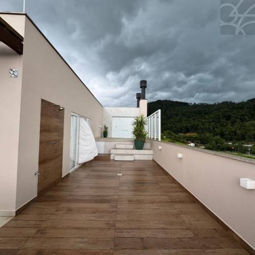 Cobertura Duplex no Bairro Barra do Rio Cerro