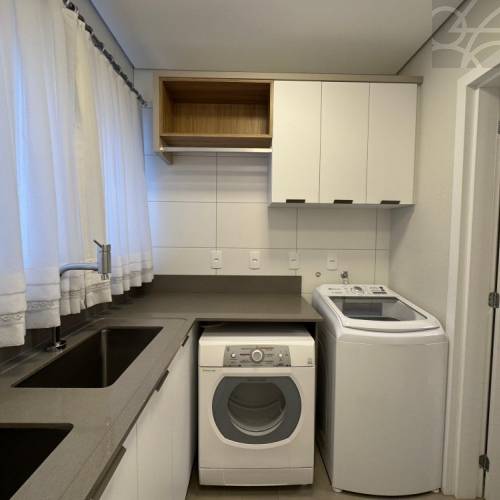 Cobertura Duplex no Bairro Barra do Rio Cerro