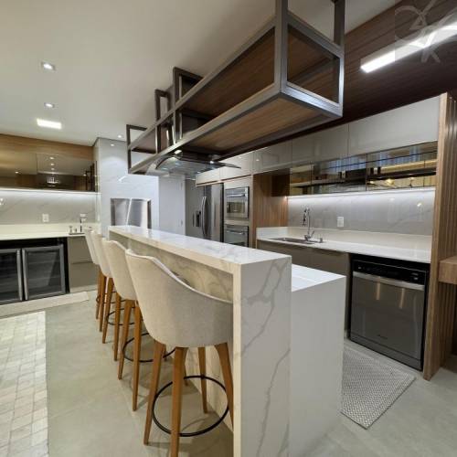 Cobertura Duplex no Bairro Barra do Rio Cerro