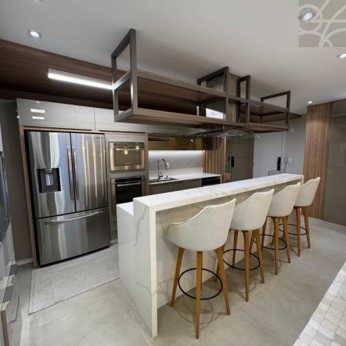 Cobertura Duplex no Bairro Barra do Rio Cerro