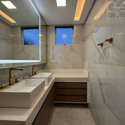 Cobertura Duplex no Bairro Barra do Rio Cerro