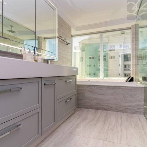 Apartamento na Av. Atl�ntica Balne�rio Cambori� 