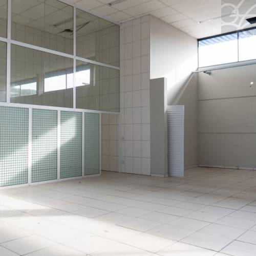 Galp�o Comercial no Bairro Centro