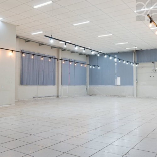 Galp�o Comercial no Bairro Centro