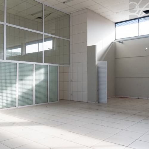 Galp�o Comercial no Bairro Centro