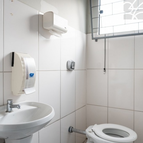 Galp�o Comercial no Bairro Centro