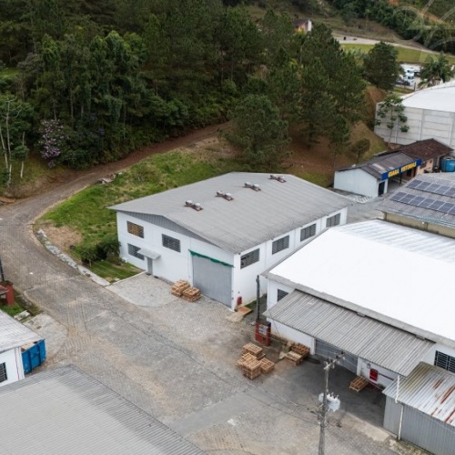 Galp�o Comercial no bairro Imigrantes em Guaramiri