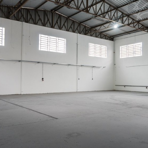 Galp�o Comercial no bairro Imigrantes em Guaramiri
