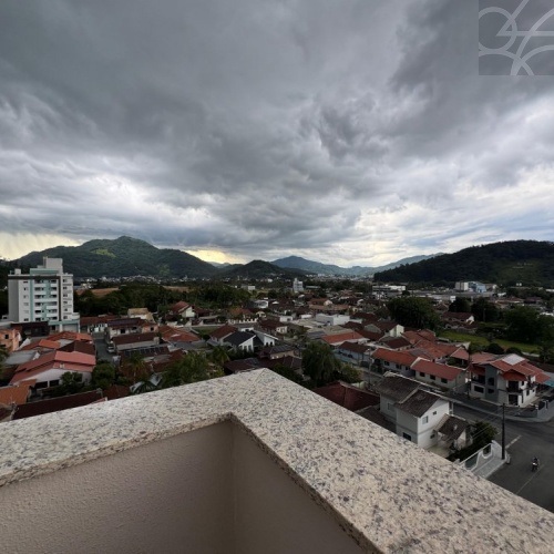 Cobertura Duplex no bairro Barra do Rio Cerro