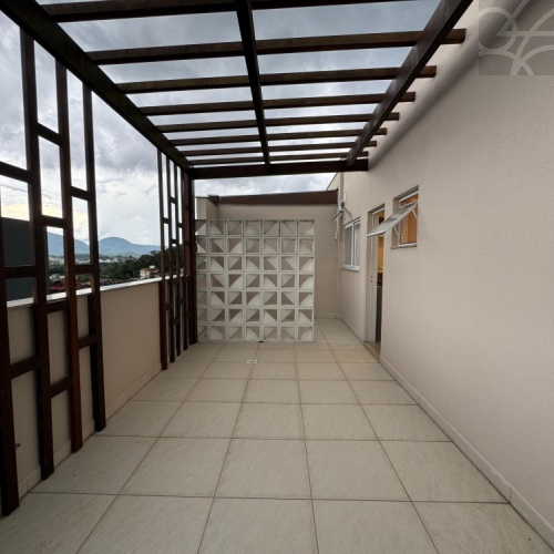 Cobertura Duplex no bairro Barra do Rio Cerro