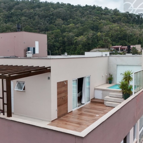 Cobertura Duplex no bairro Barra do Rio Cerro