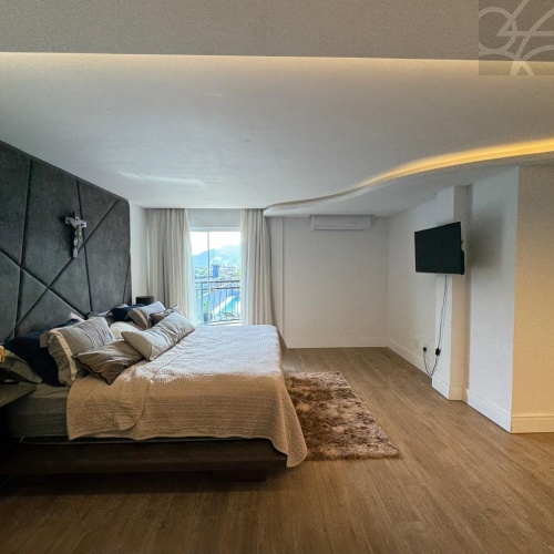 Casa no Bairro Jaragu� Esquerdo