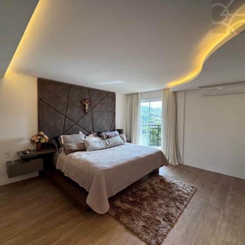 Casa no Bairro Jaragu� Esquerdo