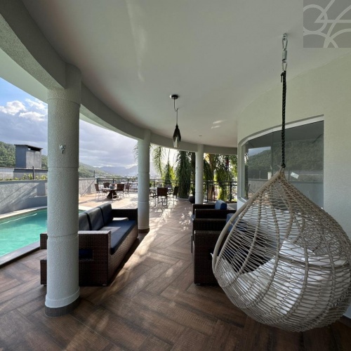 Casa no Bairro Jaragu� Esquerdo