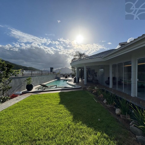 Casa no Bairro Jaragu� Esquerdo