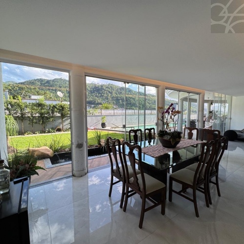 Casa no Bairro Jaragu� Esquerdo