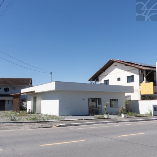 CASA NO BAIRRO CENTRO GUARAMIRIM