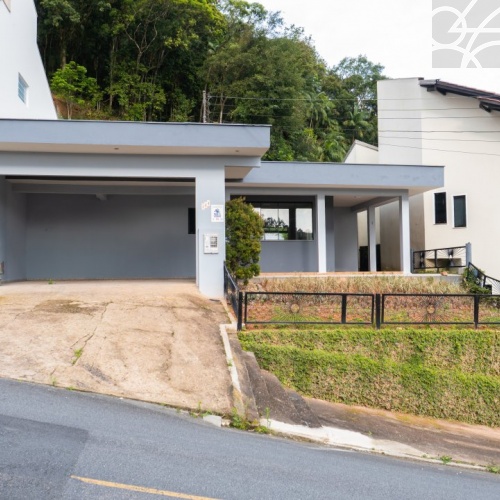 CASA NO BAIRRO CENTRO GUARAMIRIM