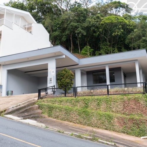 CASA NO BAIRRO CENTRO GUARAMIRIM