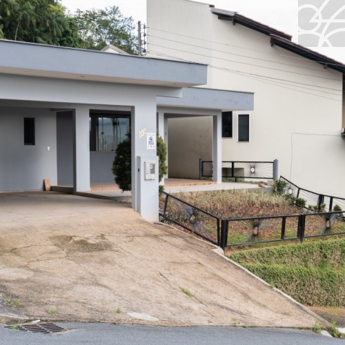 CASA NO BAIRRO CENTRO GUARAMIRIM