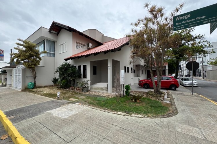 Casa Comercial no Bairro Centro