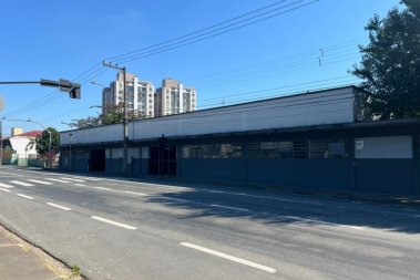 GALP�O INDUSTRIAL NO BAIRRO VILA LALAU 