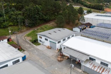 Galp�o Comercial no bairro Imigrantes em Guaramiri